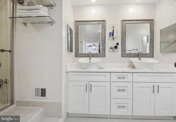 $5,600 | 5105 Westbard Avenue, Unit 6, Bethesda, MD 20816