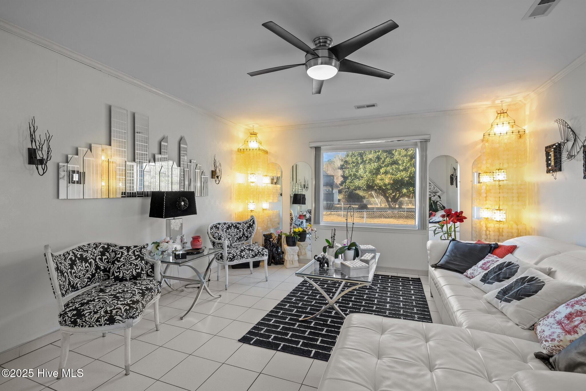312 Murdoch Road Newport, NC 28570 - Photo 23 of 47 Living room