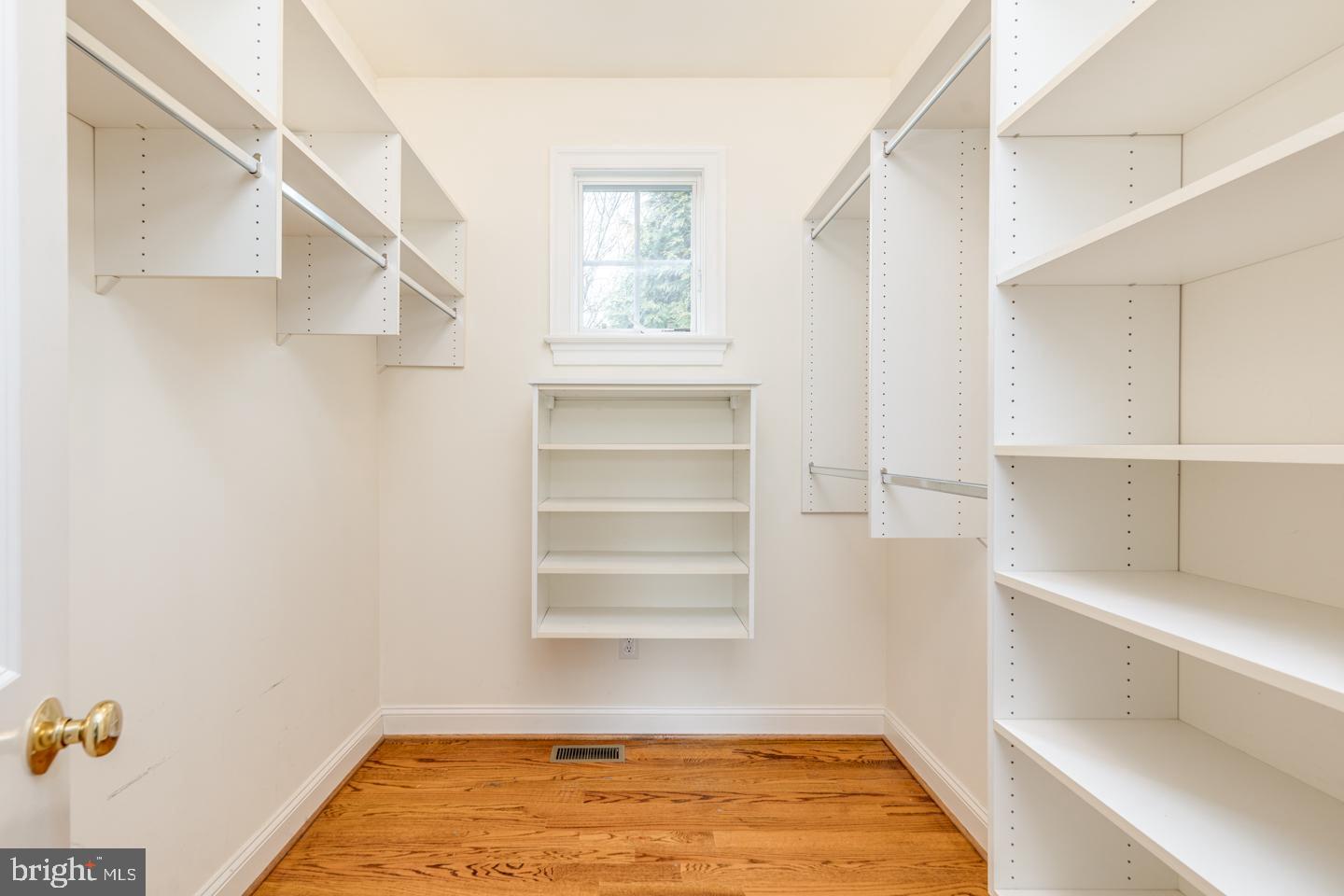 642 New Albany Road Moorestown, NJ 08057 - Photo 31 of 73 Primary walk in