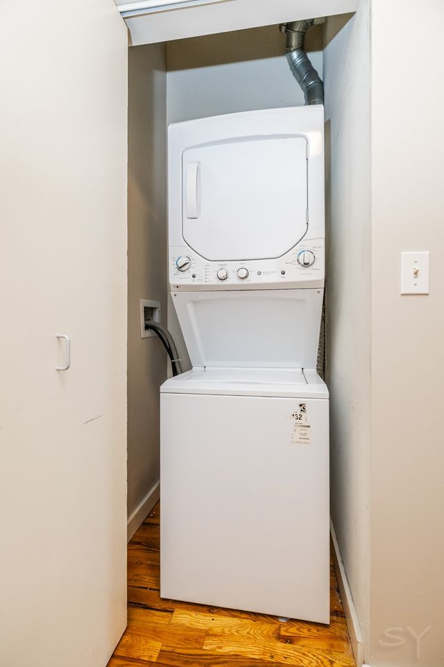 1720 South Michigan Avenue, Unit 1606 Chicago, IL 60616 - Photo 15 of 16 a utility room with dryer and washer