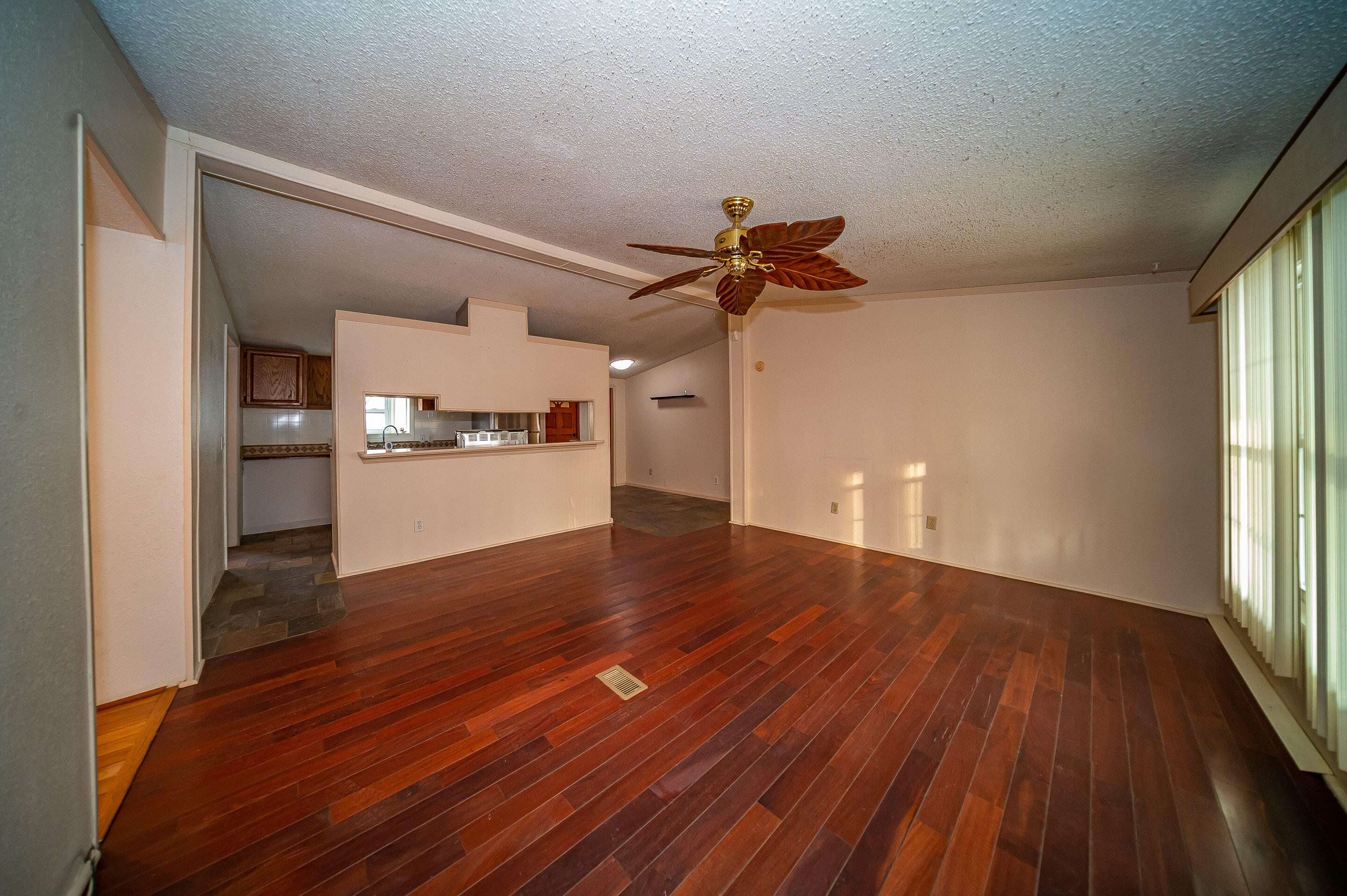 342 Grapevine Road Summerville, SC 29483 - Photo 10 of 41 DSC_1927
