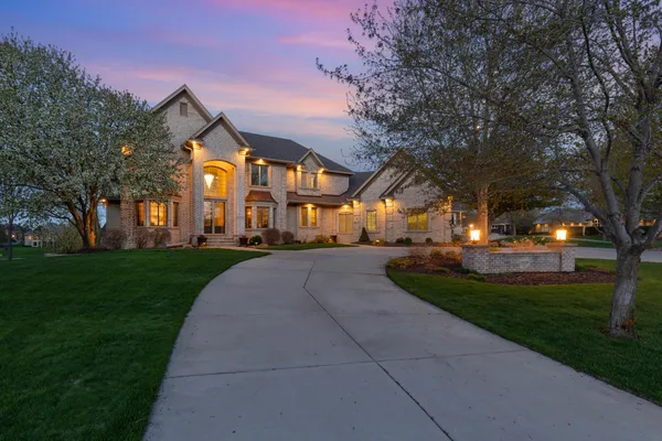 $1,495,000 | 18434 Bearpath Trail, Eden Prairie, MN 55347