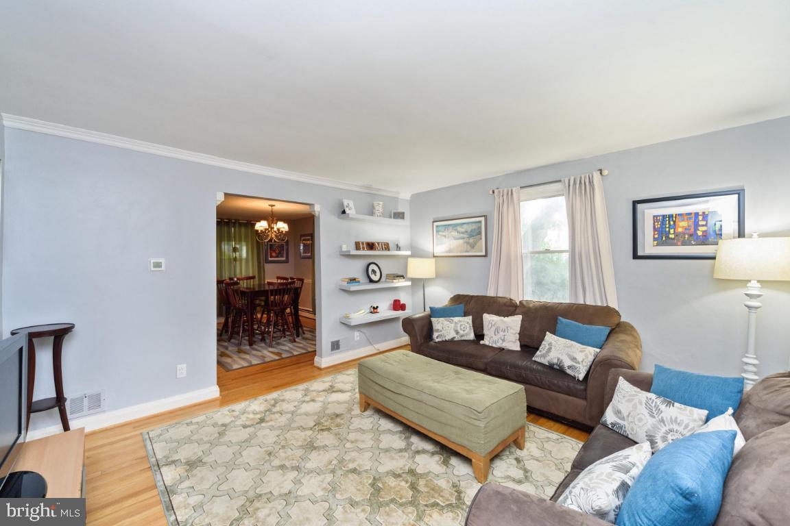 8670 Rock Oak Road Baltimore, MD 21234 - Photo 4 of 38 Family room