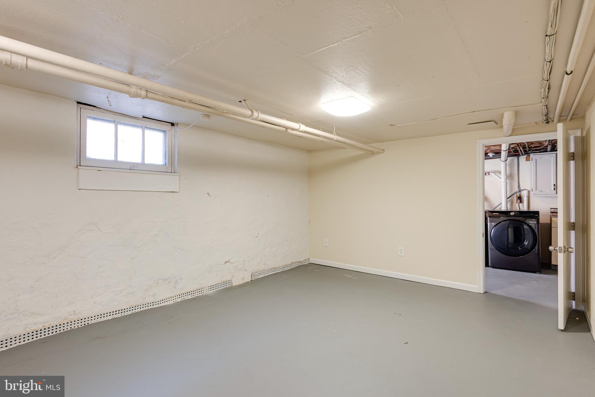 112 Conestoga Road Wayne, PA 19087 - Photo 25 of 32 an empty room with windows