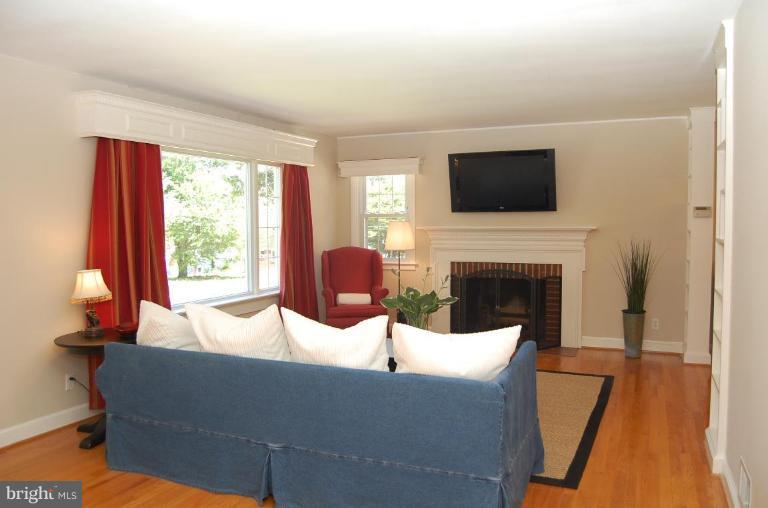 2604 Jennings Road Silver Spring, MD 20902 - Photo 3 of 30 Living Room #2