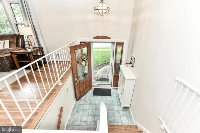 a view of entryway with a front door