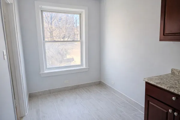 $1,200 | 1635 West Morse Avenue, Unit 107, Chicago, IL 60626