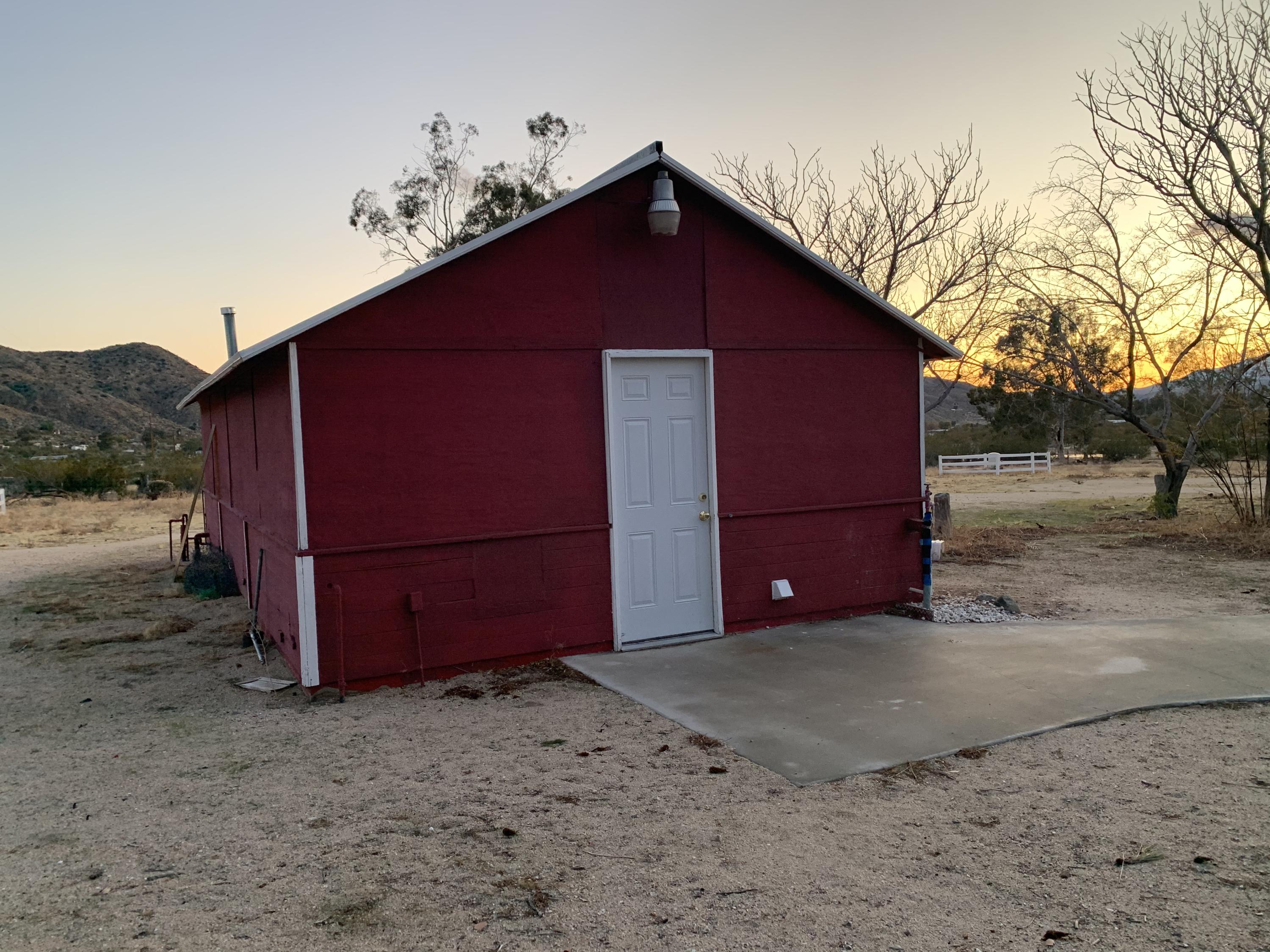 52781 Northridge Road Morongo Valley, CA 92256 - Photo 14 of 22 a view of a small barn