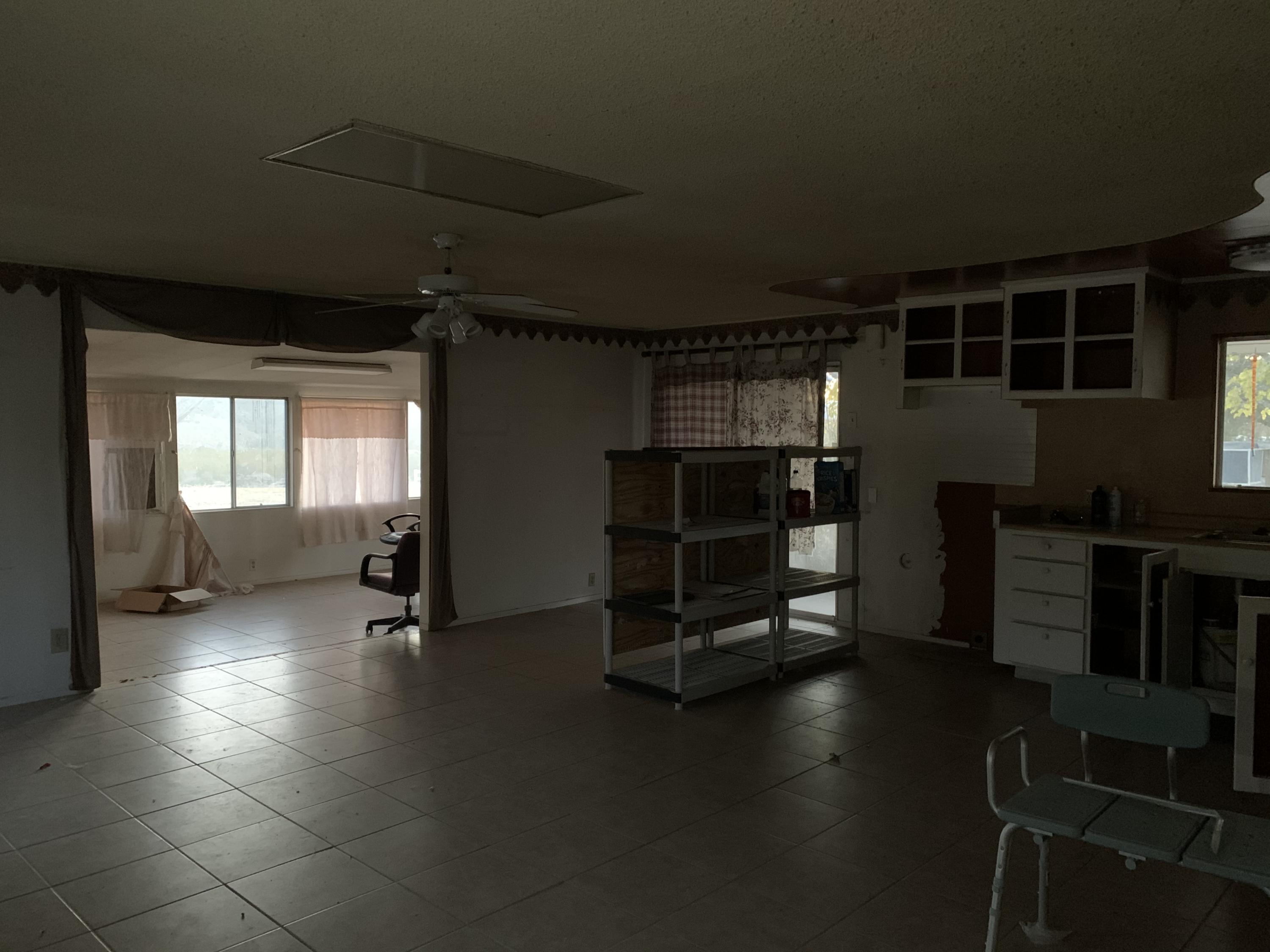 52781 Northridge Road Morongo Valley, CA 92256 - Photo 20 of 22 an empty room with windows