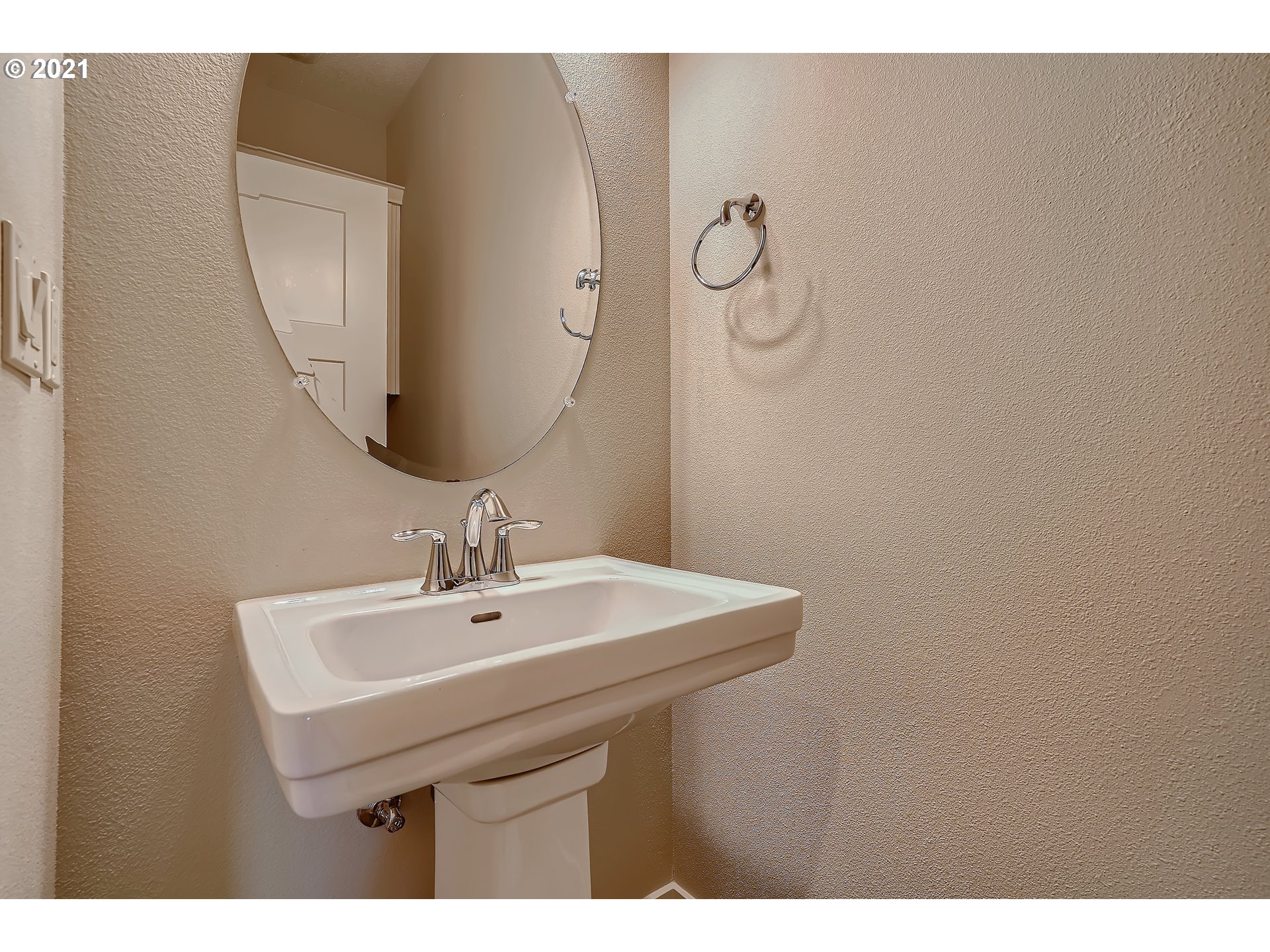 15808 Northwest Brugger Road Portland, OR 97229 - Photo 16 of 32 Gallery Image 16