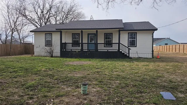 $1,500 | 309 North Street, Trenton, TX 75490