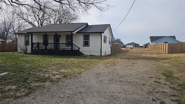 $1,500 | 309 North Street, Trenton, TX 75490