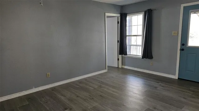 $1,500 | 309 North Street, Trenton, TX 75490