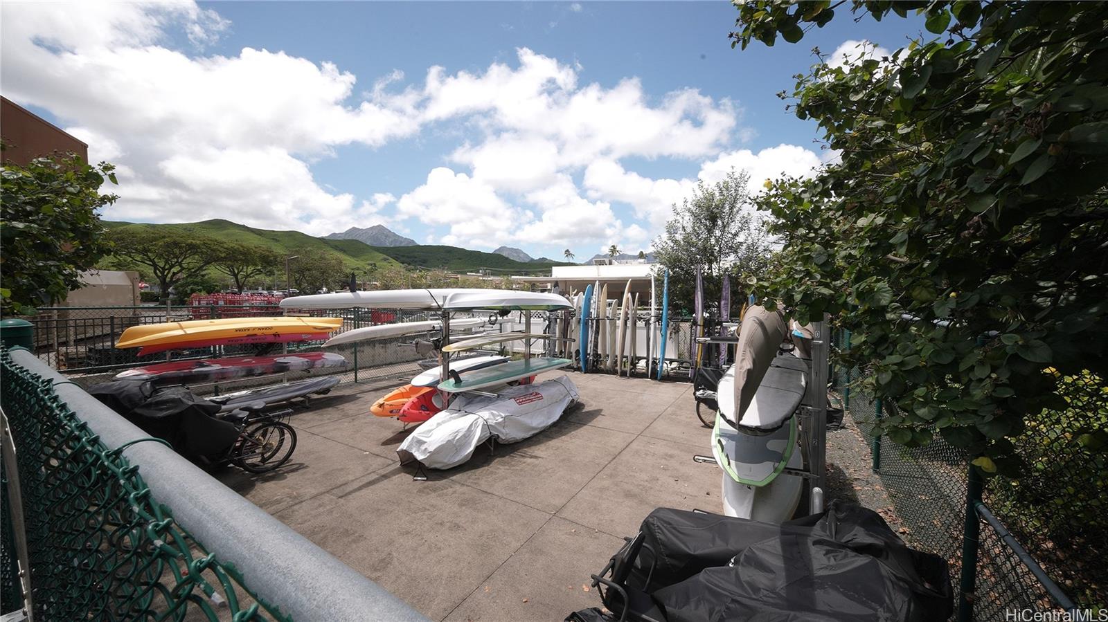 471 Kailua Road, Unit 3106 Kailua, HI 96734 - Photo 24 of 25 Surboard & canoe/kayak storage