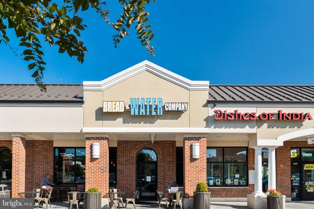 $335,000 | 6725 West Wakefield Drive, Unit B2, Alexandria, VA 22307