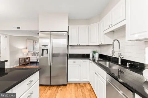 $335,000 | 6725 West Wakefield Drive, Unit B2, Alexandria, VA 22307