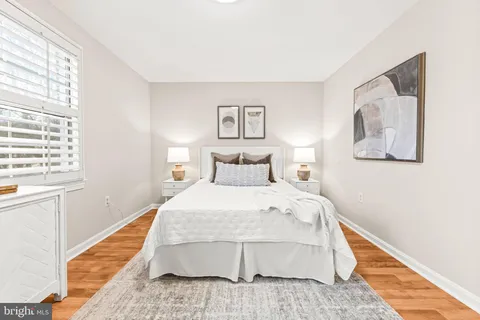 $335,000 | 6725 West Wakefield Drive, Unit B2, Alexandria, VA 22307