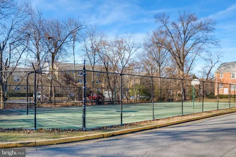 $335,000 | 6725 West Wakefield Drive, Unit B2, Alexandria, VA 22307