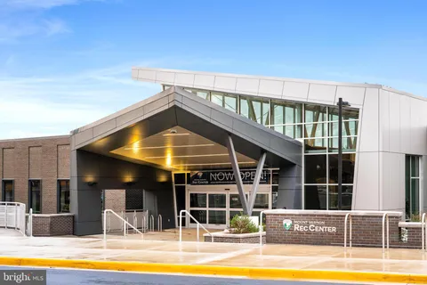 $335,000 | 6725 West Wakefield Drive, Unit B2, Alexandria, VA 22307