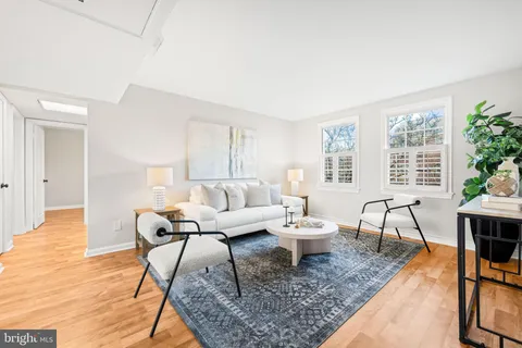 $335,000 | 6725 West Wakefield Drive, Unit B2, Alexandria, VA 22307