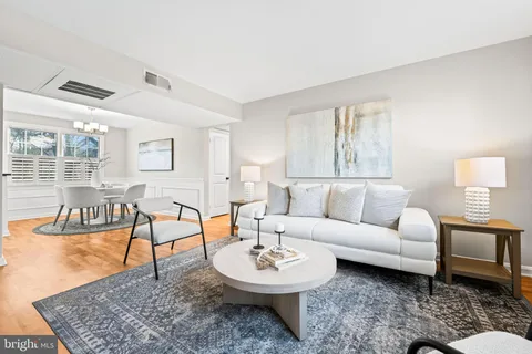 $335,000 | 6725 West Wakefield Drive, Unit B2, Alexandria, VA 22307