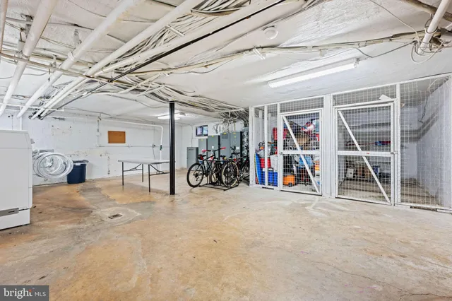 $335,000 | 6725 West Wakefield Drive, Unit B2, Alexandria, VA 22307