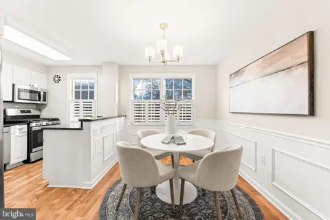 $335,000 | 6725 West Wakefield Drive, Unit B2, Alexandria, VA 22307