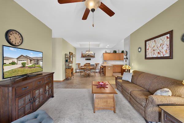 112 Walnut Ridge Drive, Unit 17 Union Grove, WI 53182 - Photo 6 of 31 Great room