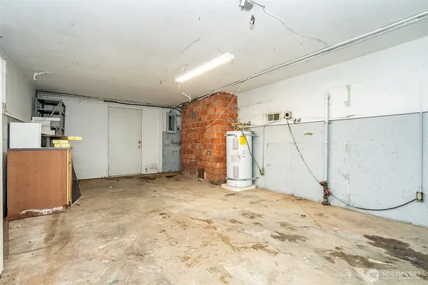 a view of a garage