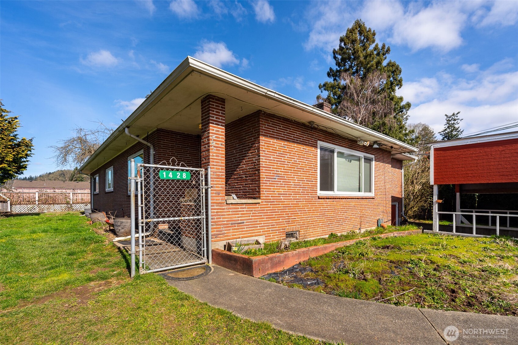 1428 Southwest Grandview Avenue Chehalis, WA 98532 - Photo 28 of 40 front view of house with a yard