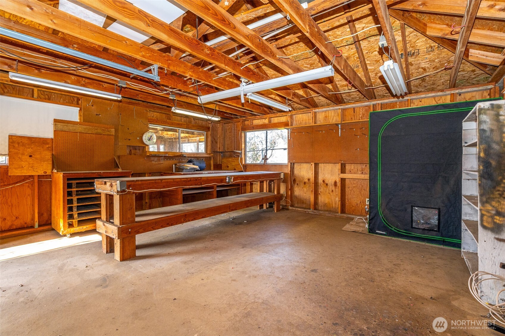 1428 Southwest Grandview Avenue Chehalis, WA 98532 - Photo 31 of 40 a view of an empty room with a fireplace