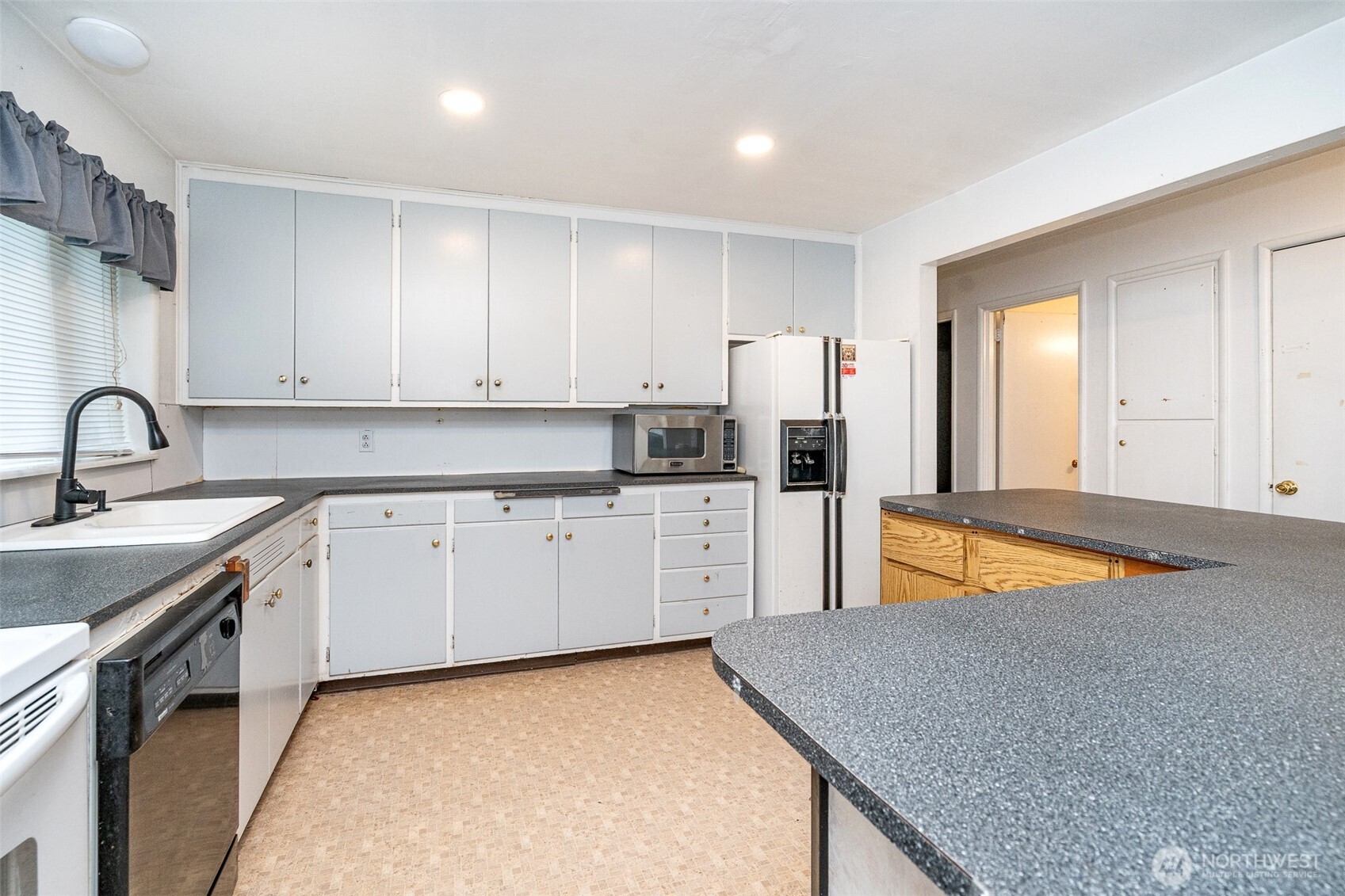 1428 Southwest Grandview Avenue Chehalis, WA 98532 - Photo 9 of 40 a kitchen with stainless steel appliances granite countertop a sink and cabinets