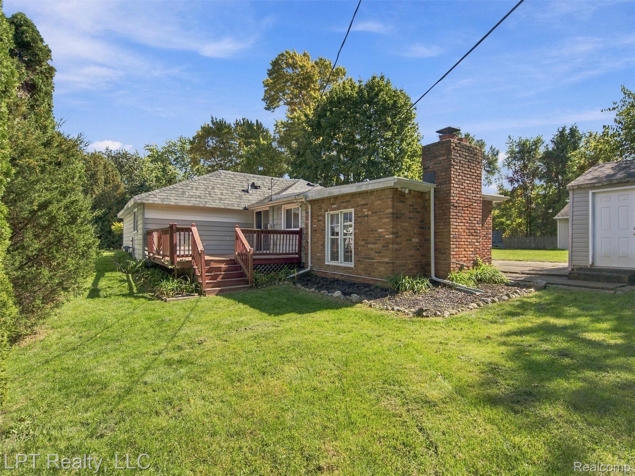 29915 Milford Road New Hudson, MI 48165 - Photo 6 of 36 06-DSC04093.jpg