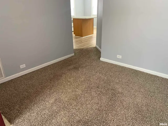 $899 | 2006 East Cardinal Court, Peoria, IL 61616