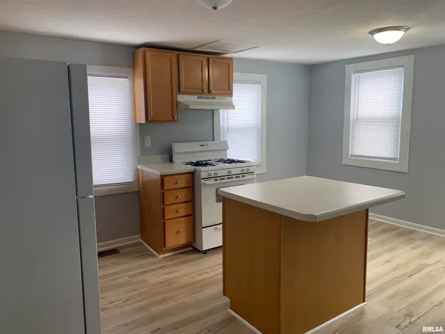 $899 | 2006 East Cardinal Court, Peoria, IL 61616