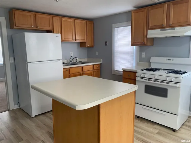 $899 | 2006 East Cardinal Court, Peoria, IL 61616