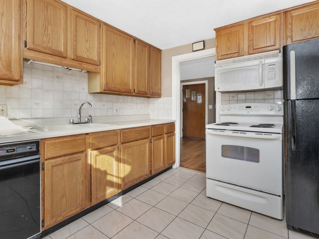 5 Pelham Road Waltham, MA 02453 - Photo 2 of 37 Gallery Image 2