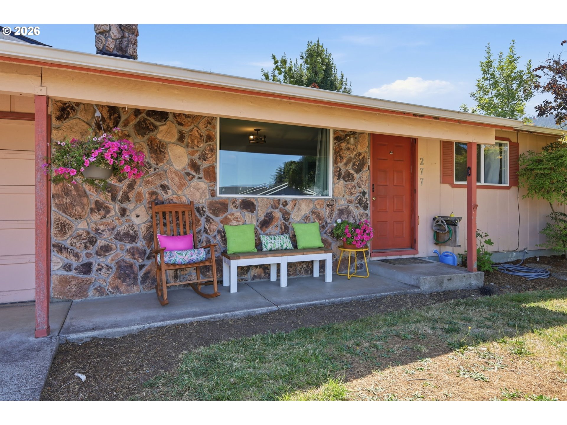 277 71st Place Springfield, OR 97478 - Photo 4 of 48