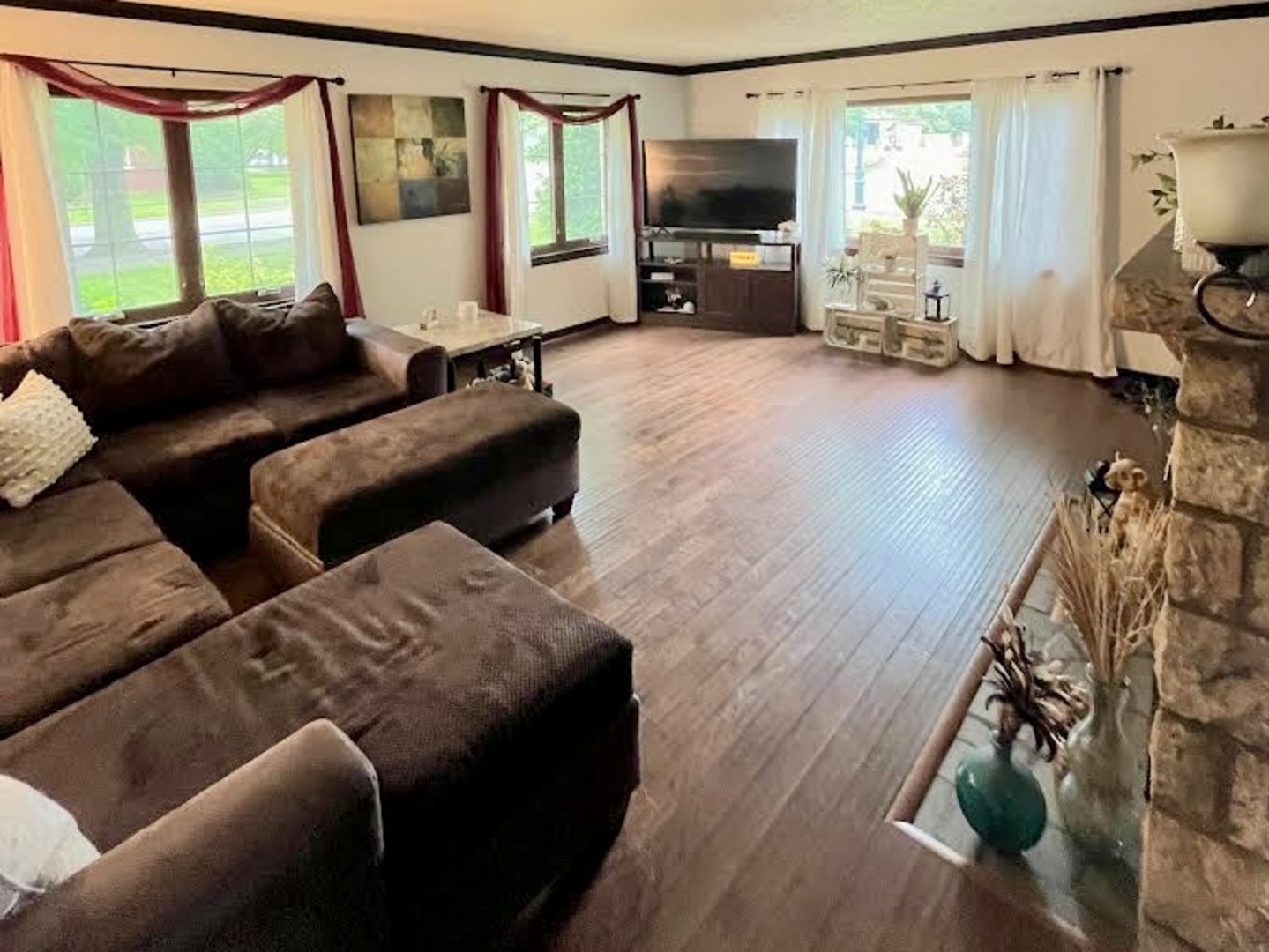 1010 Black Road Joliet, IL 60435 - Photo 7 of 17 a living room with furniture and a flat screen tv