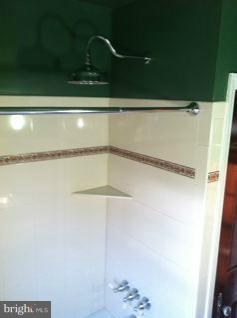 721 South Glebe Road Arlington, VA 22204 - Photo 13 of 23 Bath