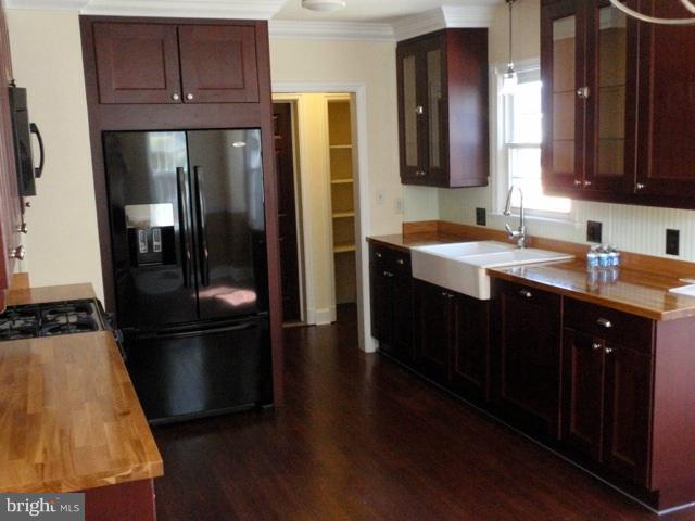 721 South Glebe Road Arlington, VA 22204 - Photo 5 of 23 Kitchen