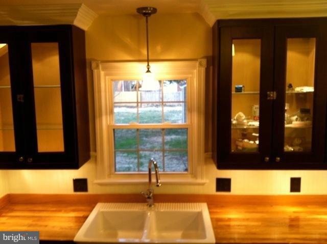 721 South Glebe Road Arlington, VA 22204 - Photo 10 of 23 Kitchen