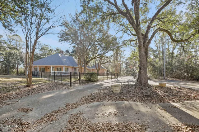 $2,700 | 29109 West Dubuisson Road, Pass Christian, MS 39571