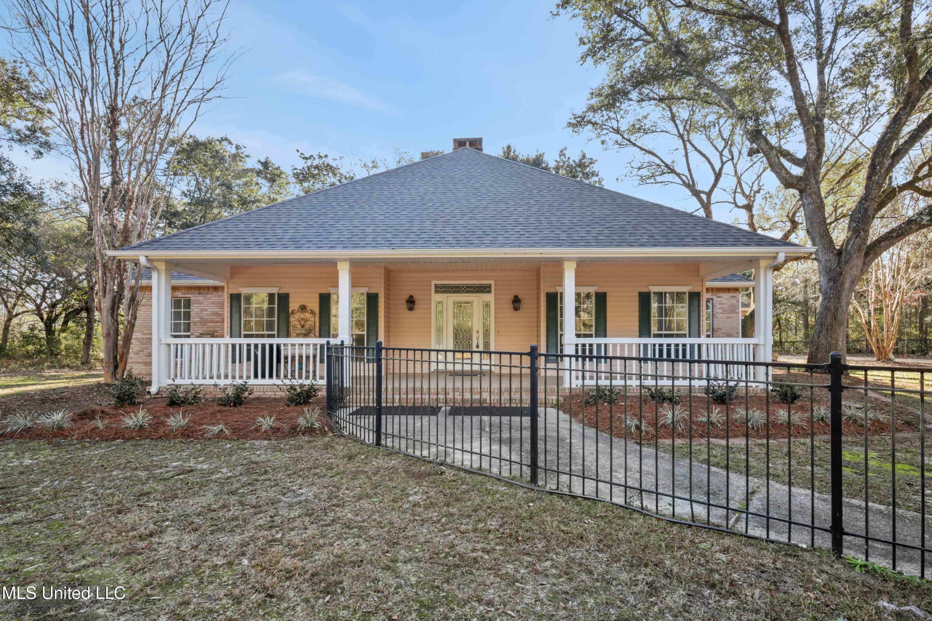 29109 West Dubuisson Road Pass Christian, MS 39571 - Photo 2 of 21 _W7A2525