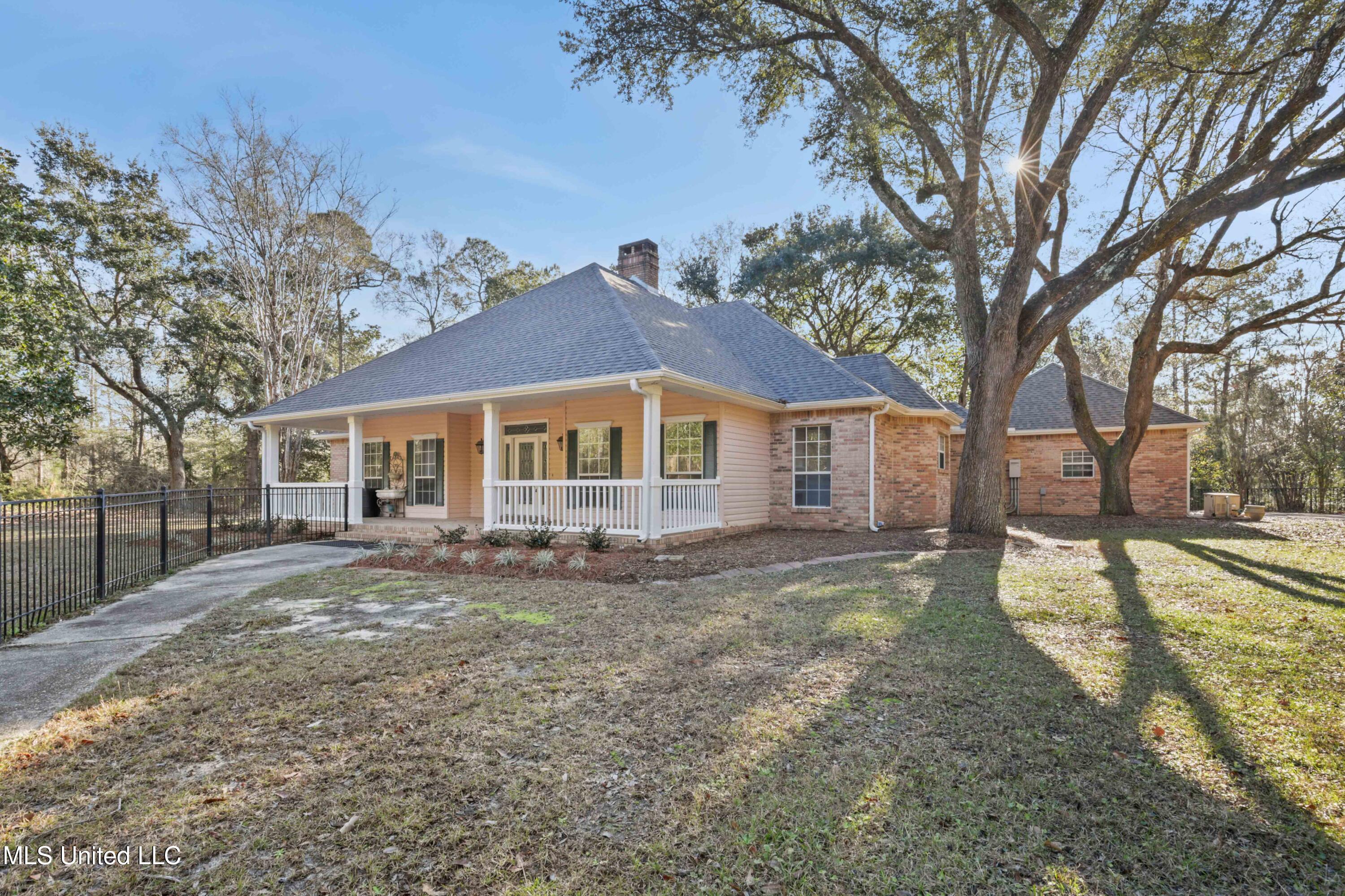 29109 West Dubuisson Road Pass Christian, MS 39571 - Photo 3 of 21 _W7A2528