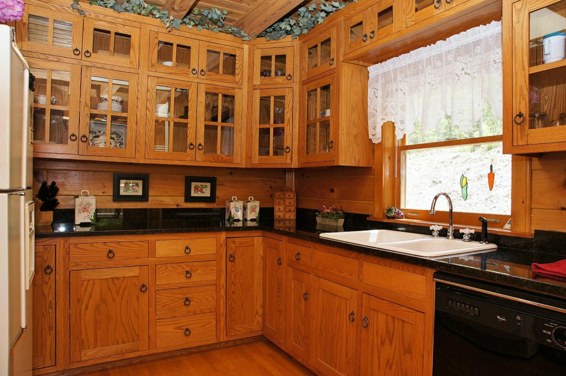 246 Miller Cove Road Catawba, VA 24070 - Photo 14 of 32 Custom Cabinets with Glass Fronts
