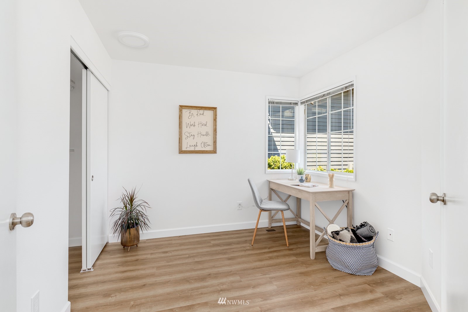 901 South 32nd Street Renton, WA 98055 - Photo 21 of 32 a view of a living room and a window