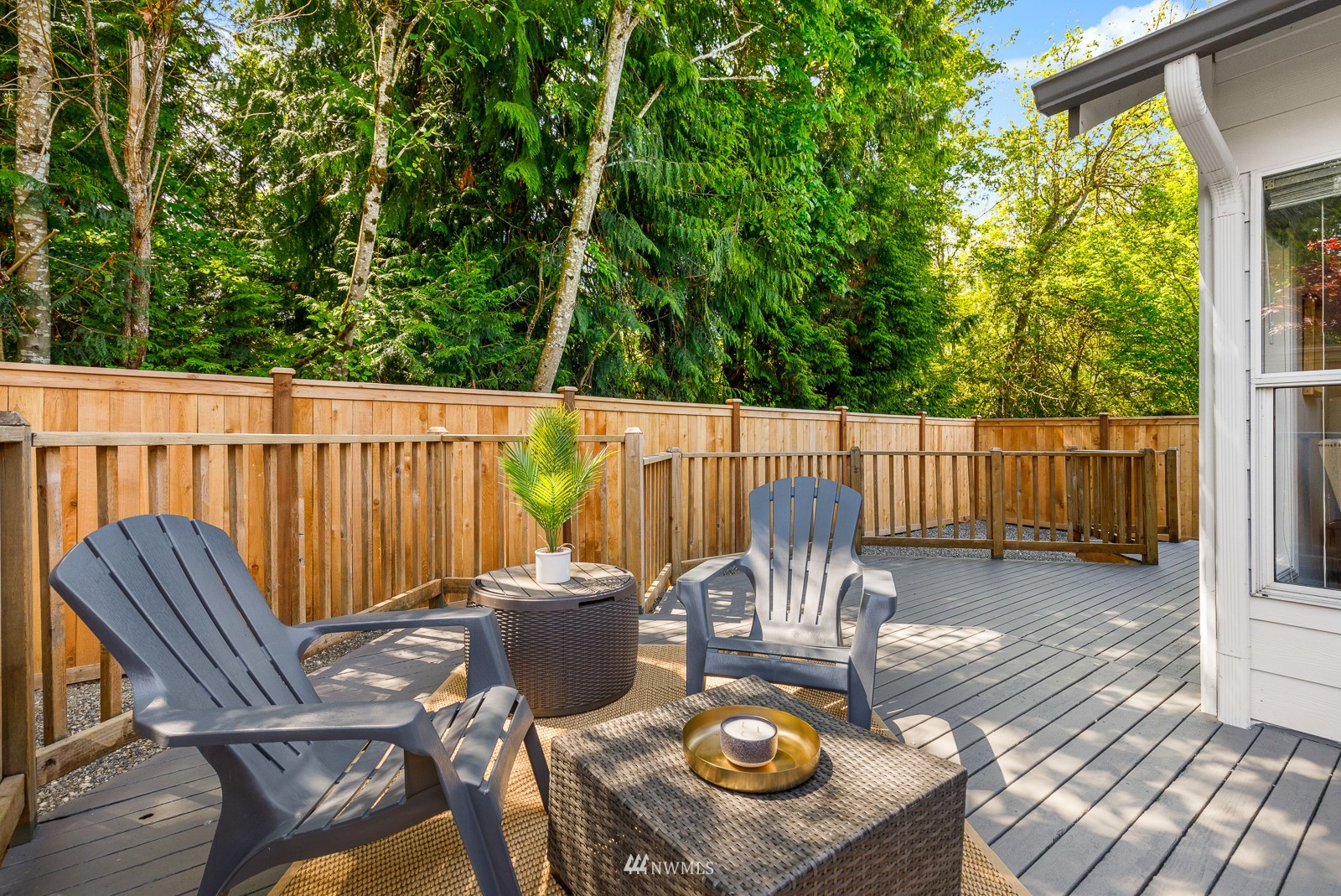 901 South 32nd Street Renton, WA 98055 - Photo 26 of 32 a view of a table and chairs in the patio