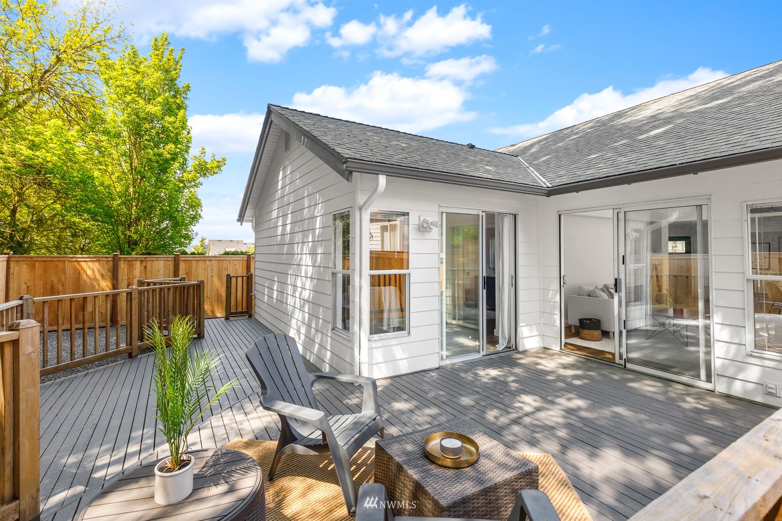 901 South 32nd Street Renton, WA 98055 - Photo 27 of 32 a view of a patio with table and chairs with wooden fence