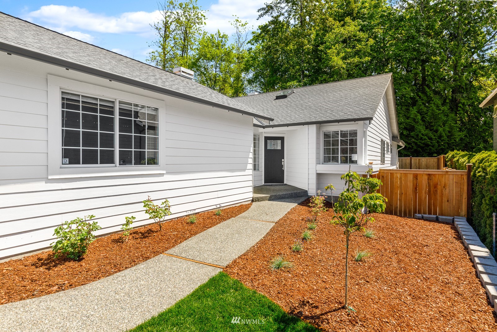 901 South 32nd Street Renton, WA 98055 - Photo 3 of 32 a front view of a house with garden